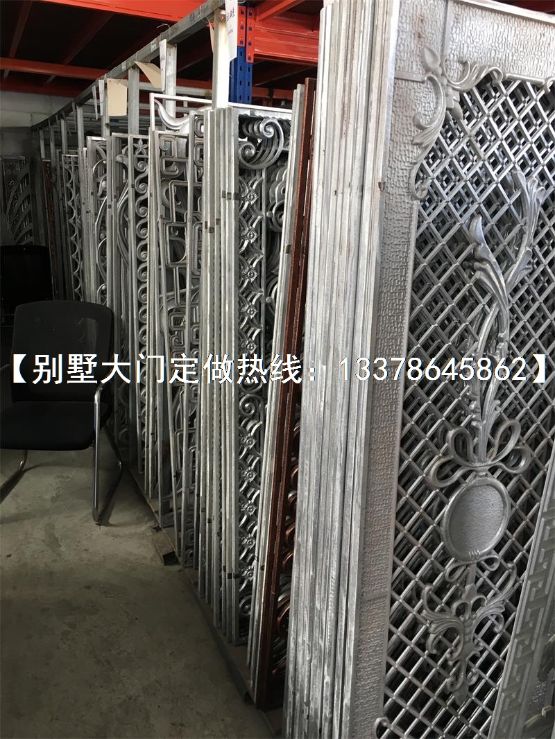 大门铝艺配件仓库图片