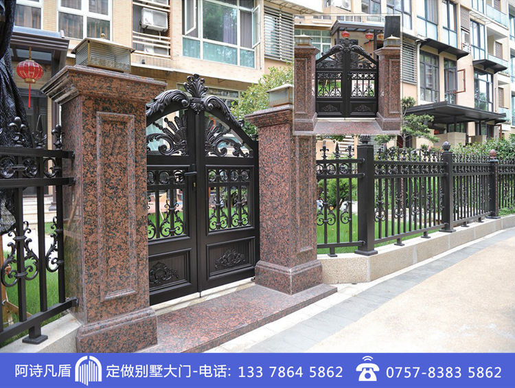 老旧款式石柱后装新荣别墅花园通道铝艺大门